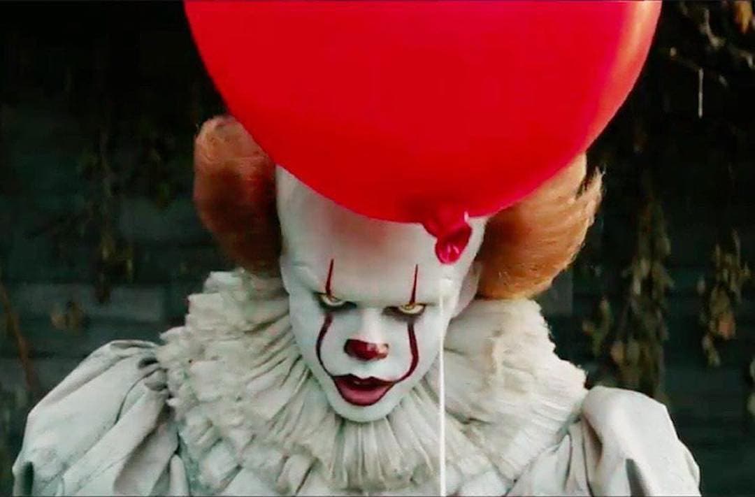 Tras terminar el rodaje de ‘IT’, Bill sufrió varias pesadillas en donde el payaso lo visitaba, además confesó que este personaje fue el más agotador de su carrera.