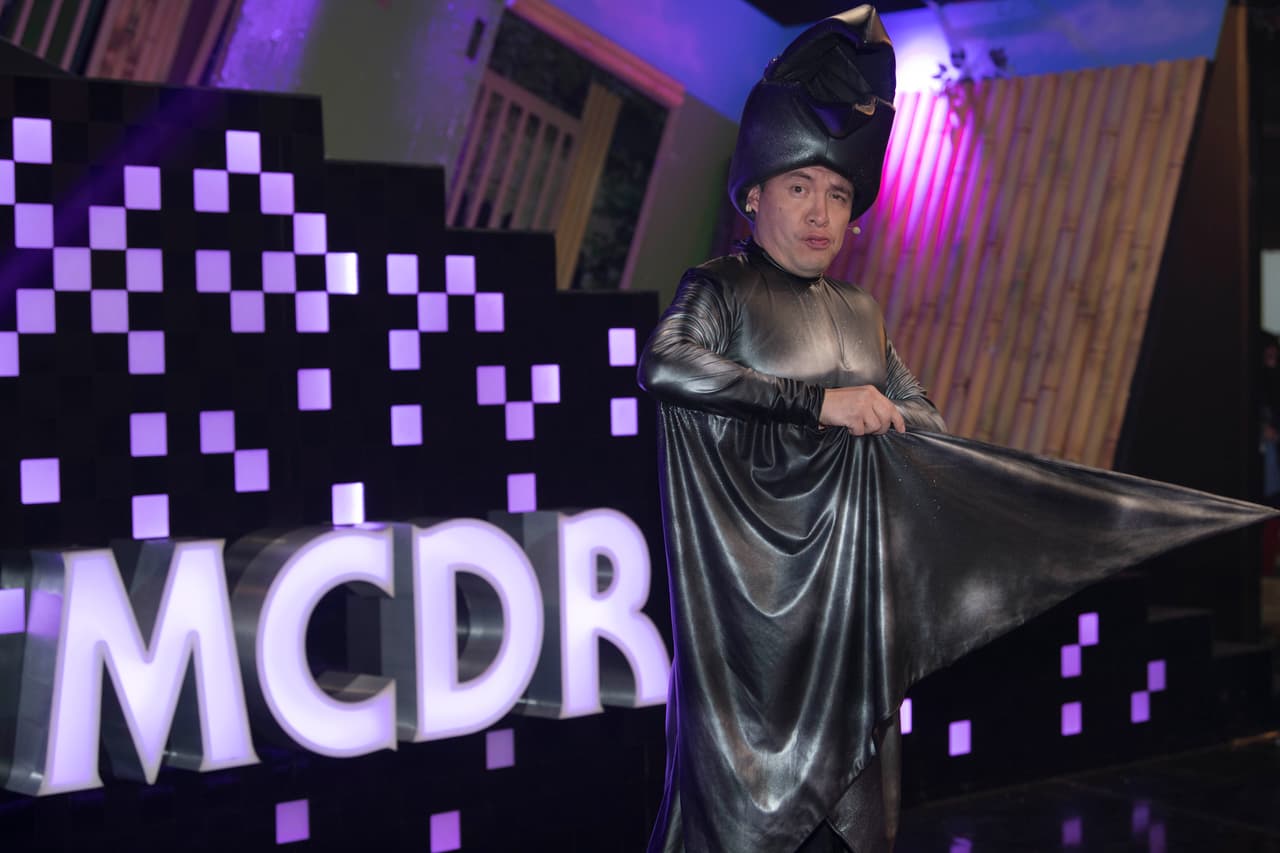 Armando Hernández dejó de ser el "rey del barrio" para volar como un pterodáctilo.