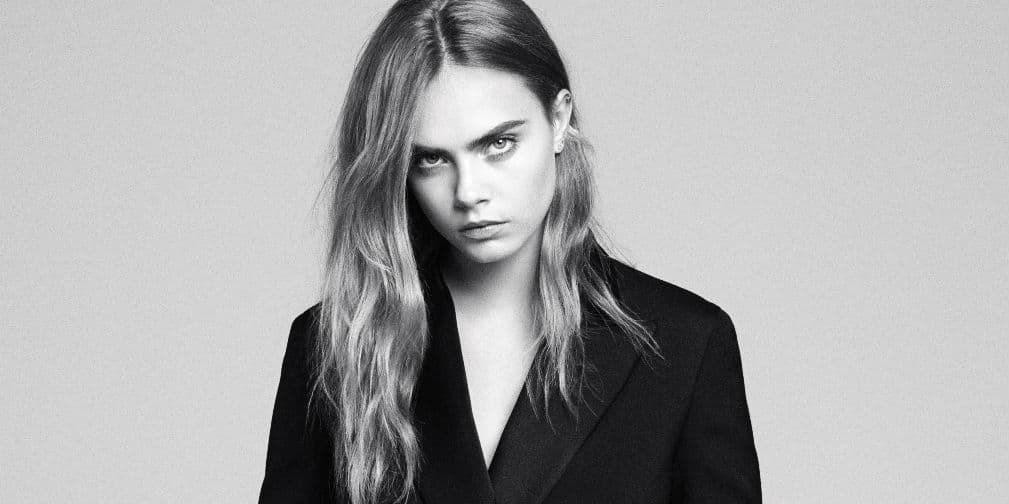 7. Cara Delevingne: Sufrió depresión en su infancia y adolescencia por culpa de su madre adicta a la heroína.