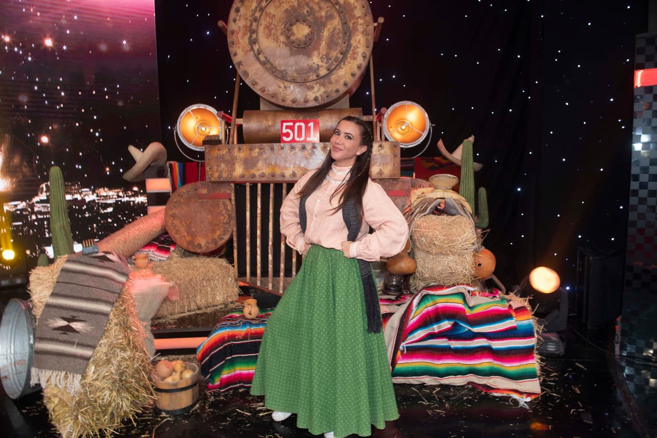 Al ser parte de la Familia Disfuncional, también formó parte de 'Me Caigo de Risa El Show en Vivo' que estuvo de gira por diferentes estados del país.