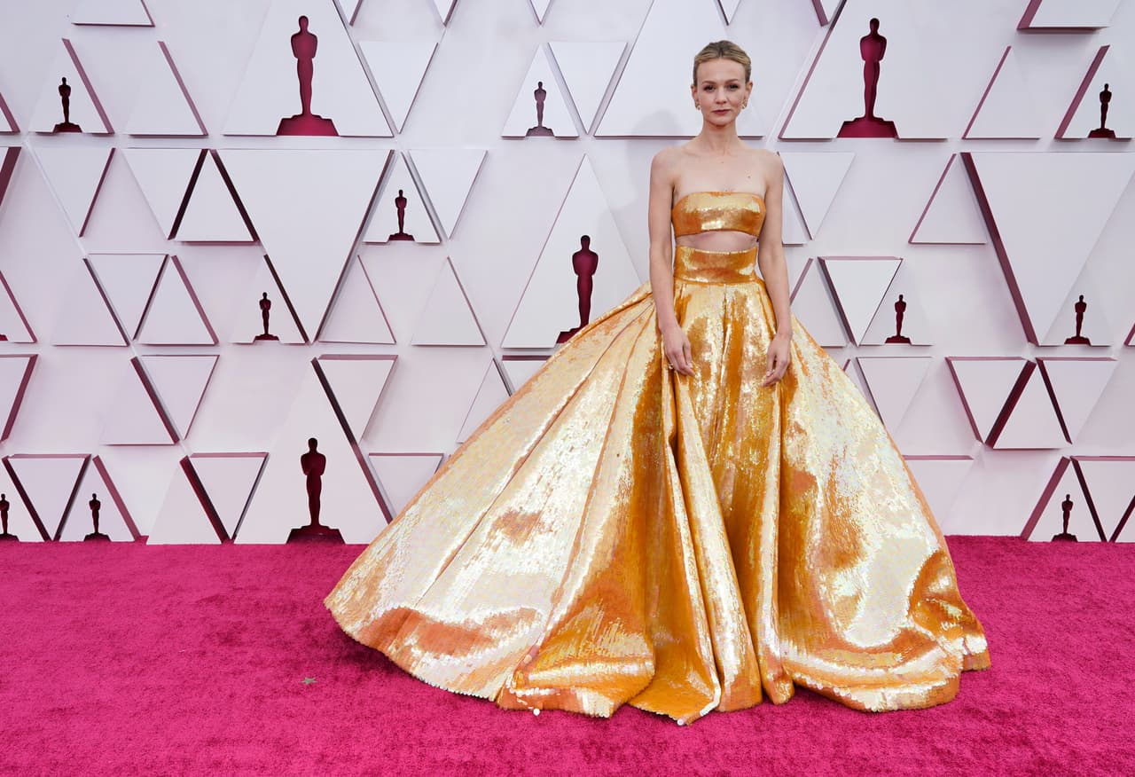 Carey Mulligan, nominada a Mejor Actriz por su participación en la historia cruda de 'Hermosa Venganza, estuvo radiante con su Valentino Alta Costura