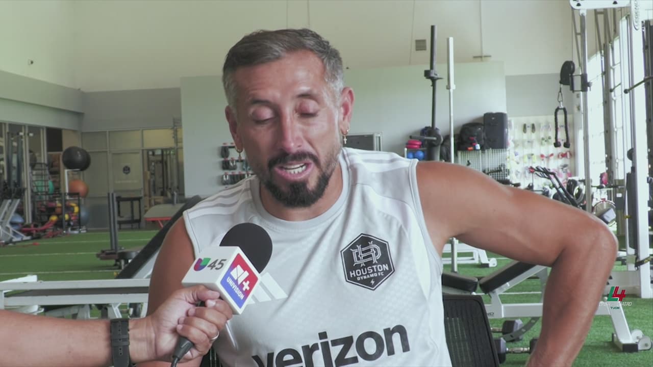 Héctor Herrera le ofrece a Santi Giménez la renta de su casa en Portugal