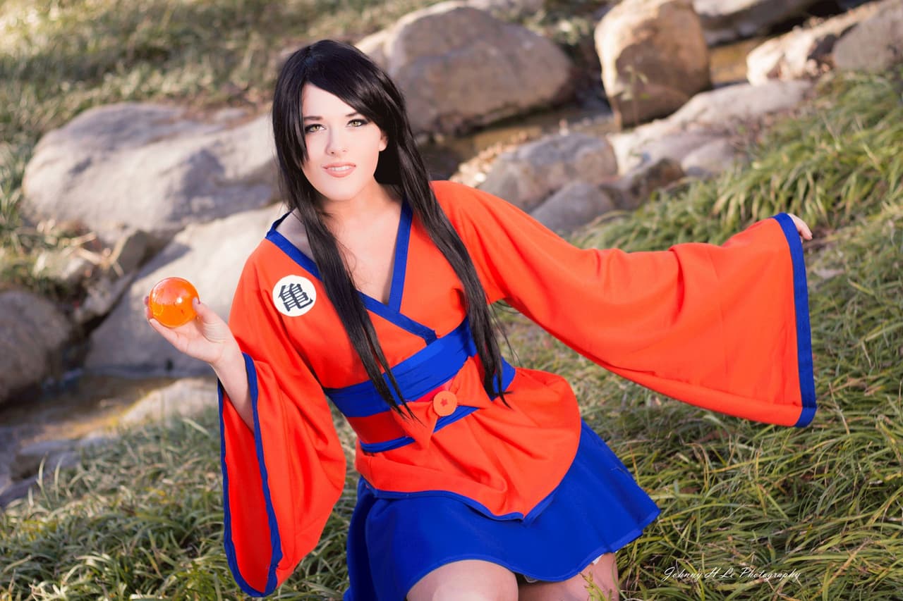 Puedes incluso colocarle elementos coquetos como un bonito kimono en lugar del traje de batalla.