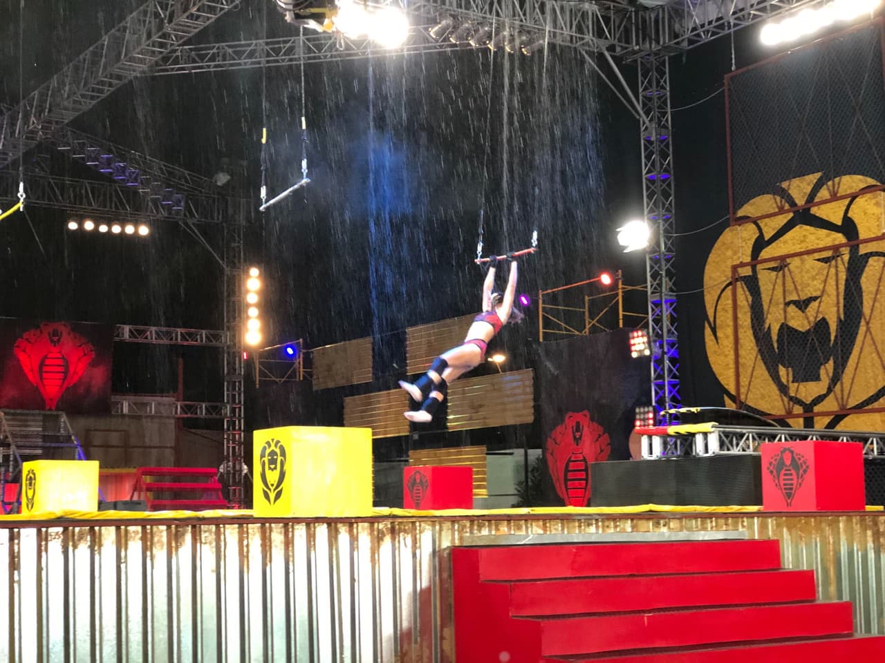 Pasamos a los ‘Trapecios al Agua’ con las victorias de Brandon (vs Sebas), Macky (vs Aurélie), Yann (vs Jeff). Luciana consiguió 200 puntos más e íban 2600 de Cobras vs 2000 de Leones.