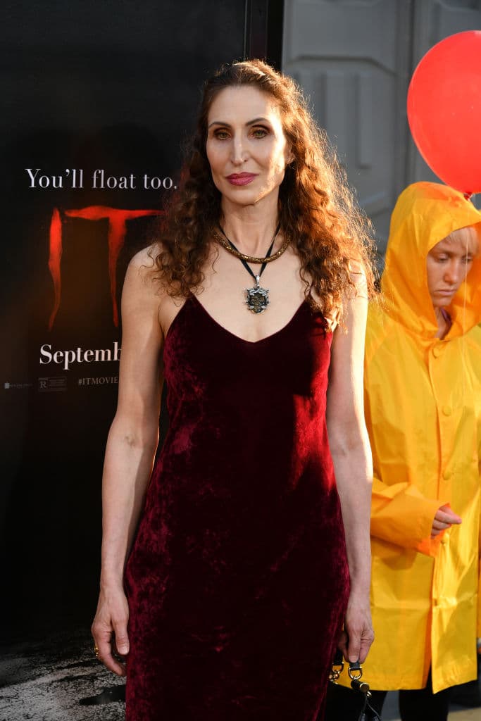 ¡Lo que nos faltaba! ¿Es amiga de Pennywise? Ah, no, es una foto de cuando estuvo en la premiere de 'IT: Parte 1'.
