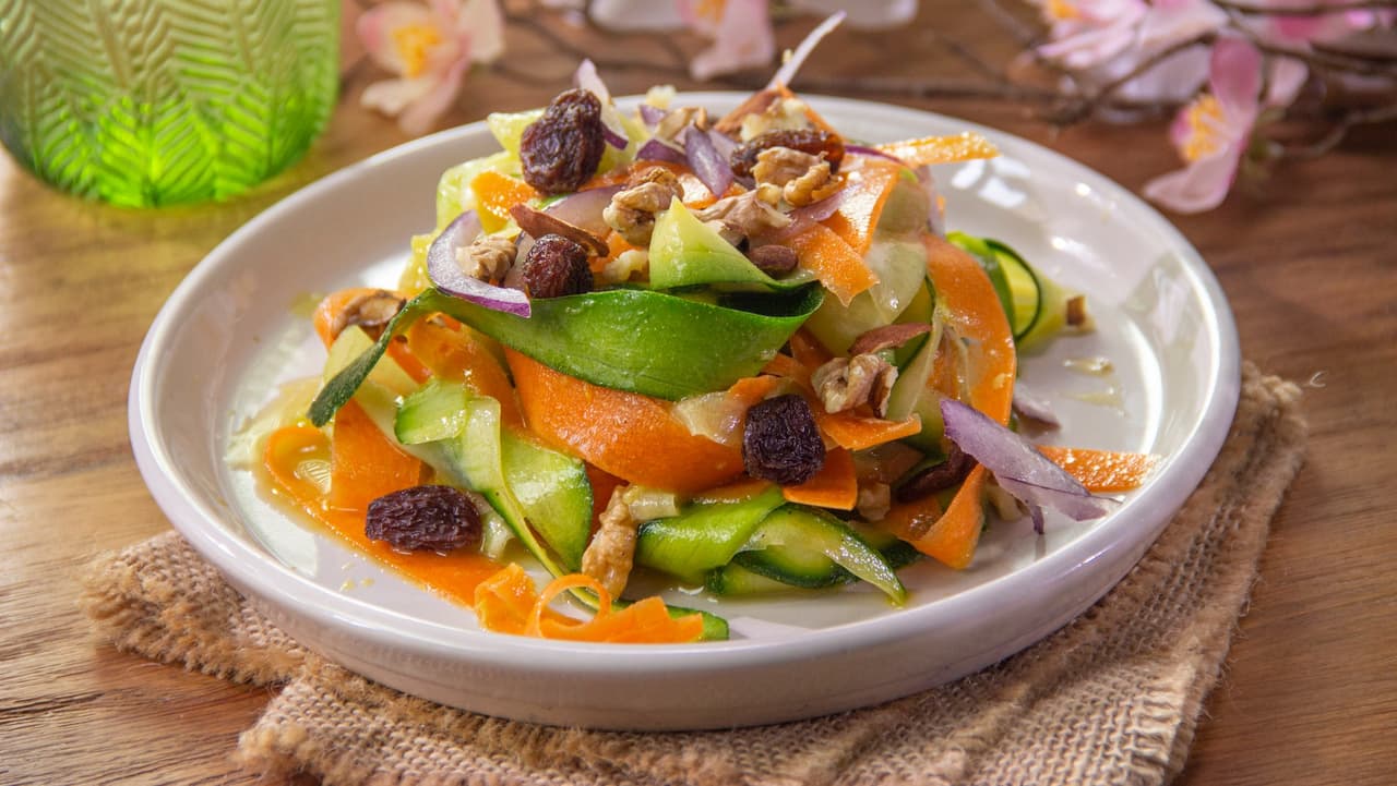 Fideos de verduras con aderezo de mostaza (muy originales)