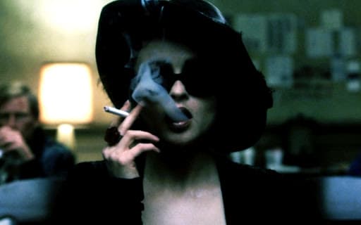 Helena Bonham Carter, actriz británica conocida por sus papeles extravagantes, está cumpliendo años hoy.