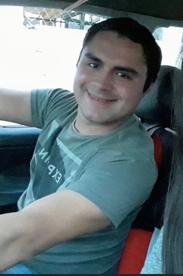 Fotos de este compadre circulan en todas las redes sociales.