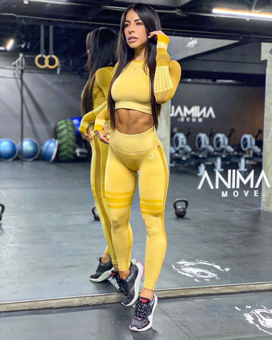 Ni Beatrix Kiddo, la protagonista de 'Kill Bill' luce tan poderosa usando amarillo.