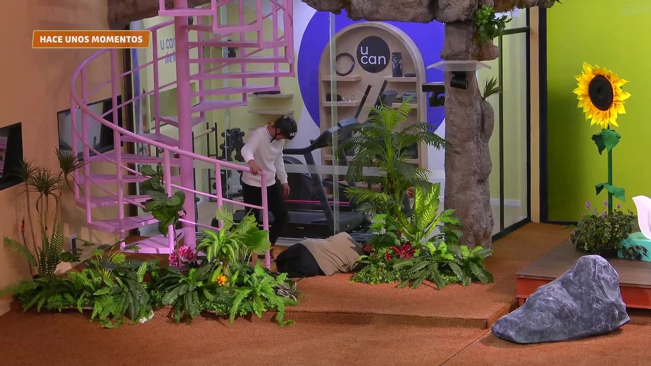 Aldo Rendón se 'desmaya' tras tremendo beso de Moisés Peñaloza