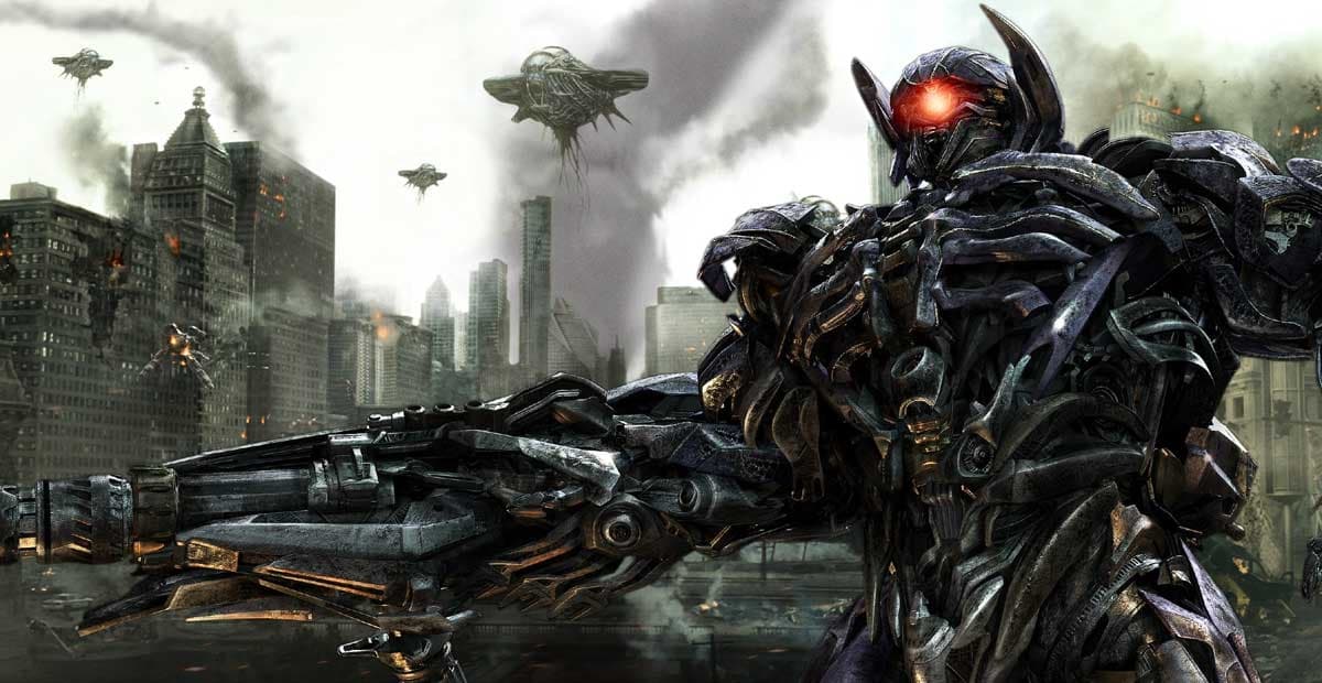 2010 - Transformers El Lado Oscuro de la Luna - Esta cinta se retrasó luego de que en septiembre de dicho año, durante el rodaje, el cráneo de Gabriela Cedillo quedó dañado y fue sometida a cirugía cerebral. El accidente de esta extra pasó cuando un cable de acero se quebró de un carro remolcado y golpeó el coche de ella, esto por una soldadura defectuosa.