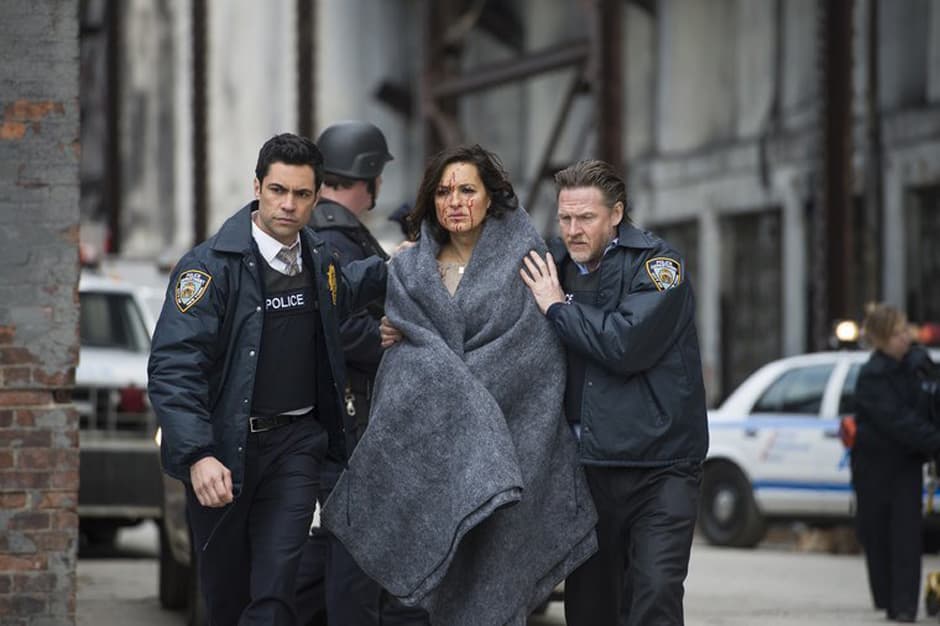 Mariska Hargitay, quien da vida a ‘Olivia Benson’, es la única estrella del show que ha aparecido en la mayoría de los episodios (excepto en nuevo). Y hablando de ella Hargitay es una consejera entrenada en casos de crisis por violación, además tiene una fundación que defiende a las víctimas de estos crímenes.