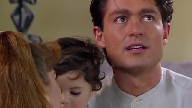 José Armando carga a su hijo y recupera la vista en 'Esmeralda'