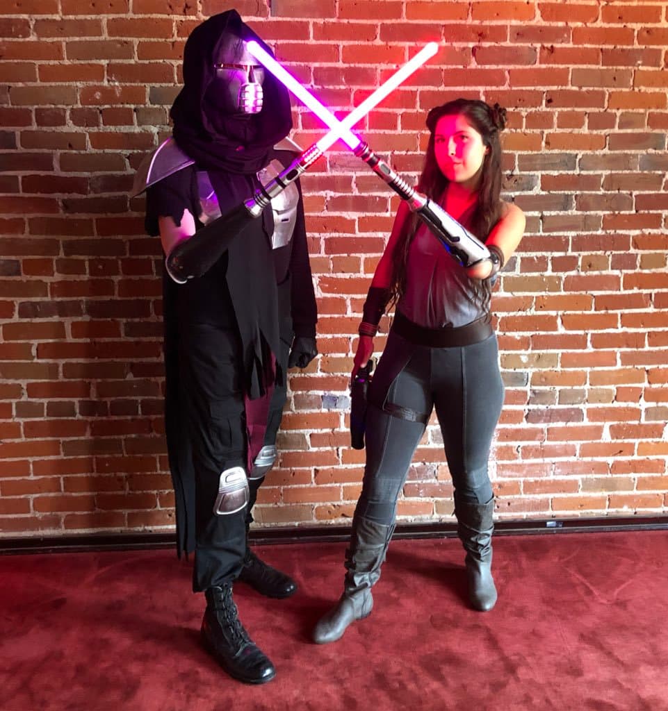 Angel Giuffria y Trace Wilson son dos cosplayers que perdieron un brazo en el pasado, ambos fans de Star Wars. Ambos han adornado de manera genial sus prótesis.