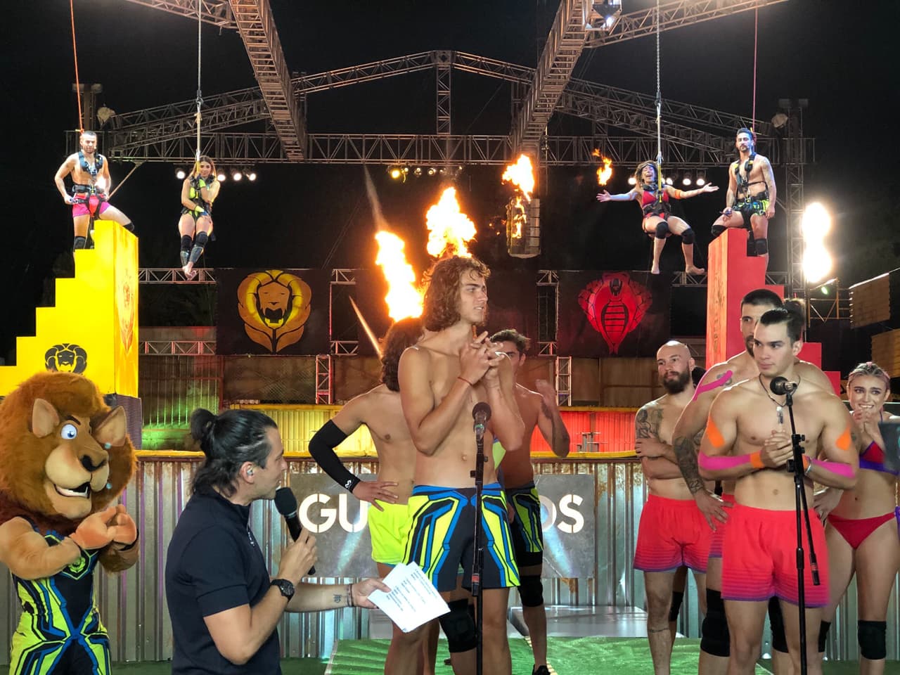 En las ‘Preguntas Elásticas’ ganó Leones y llegaron a 1400 puntos en el marcador. Anahí fue la que cayó al agua.