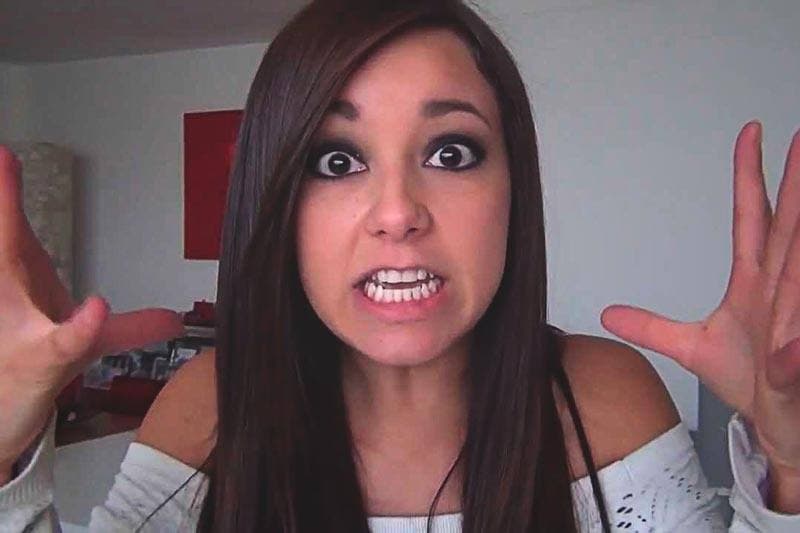 <b>Caeli</b> comenzó en Youtube hace ya tantos años, cuando a penas y podías mandar mensajes en un teclado numérico en tu celular con luces en los lados