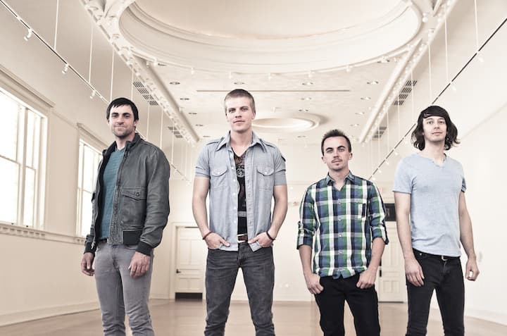 ¿Ya conoces a la banda de Frankie Muniz?