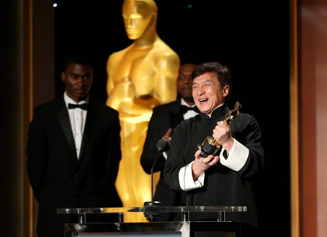 Jackie Chan aceptó su Oscar Honorífico en noviembre de 2016.