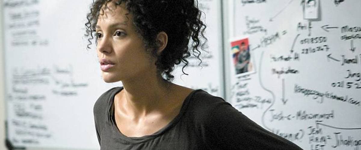 Angelina Jolie interpret a la periodista Mariane Pearl en la película 'Todo Corazón'. Pearl es una mujer de color, sin embargo, en lugar de conseguir a una actriz que se acercara más asu descripción, decidieron maquillar a Jolie con un tono de piel más oscuro y ponerle una peluca con cabello chino.