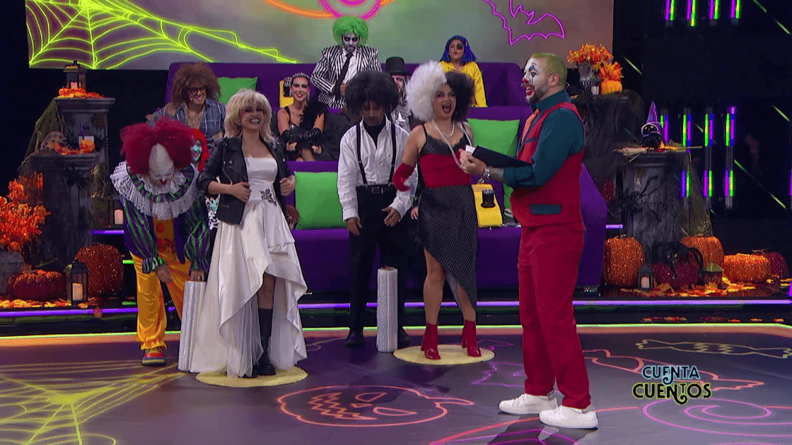 'Cruella De Vil' y la 'Novia de Chucky' terminan en el piso en el especial de Halloween de Me Caigo de Risa