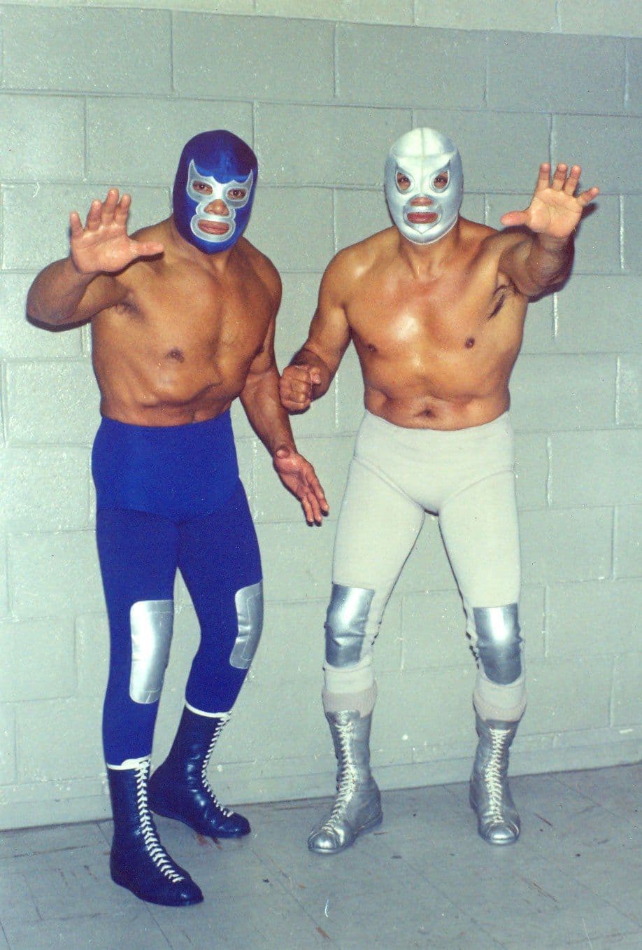 Un fotógrafo retrató a Santo y Blue Demon cuando no estaban preparados y pedían que no les tomaran la foto.