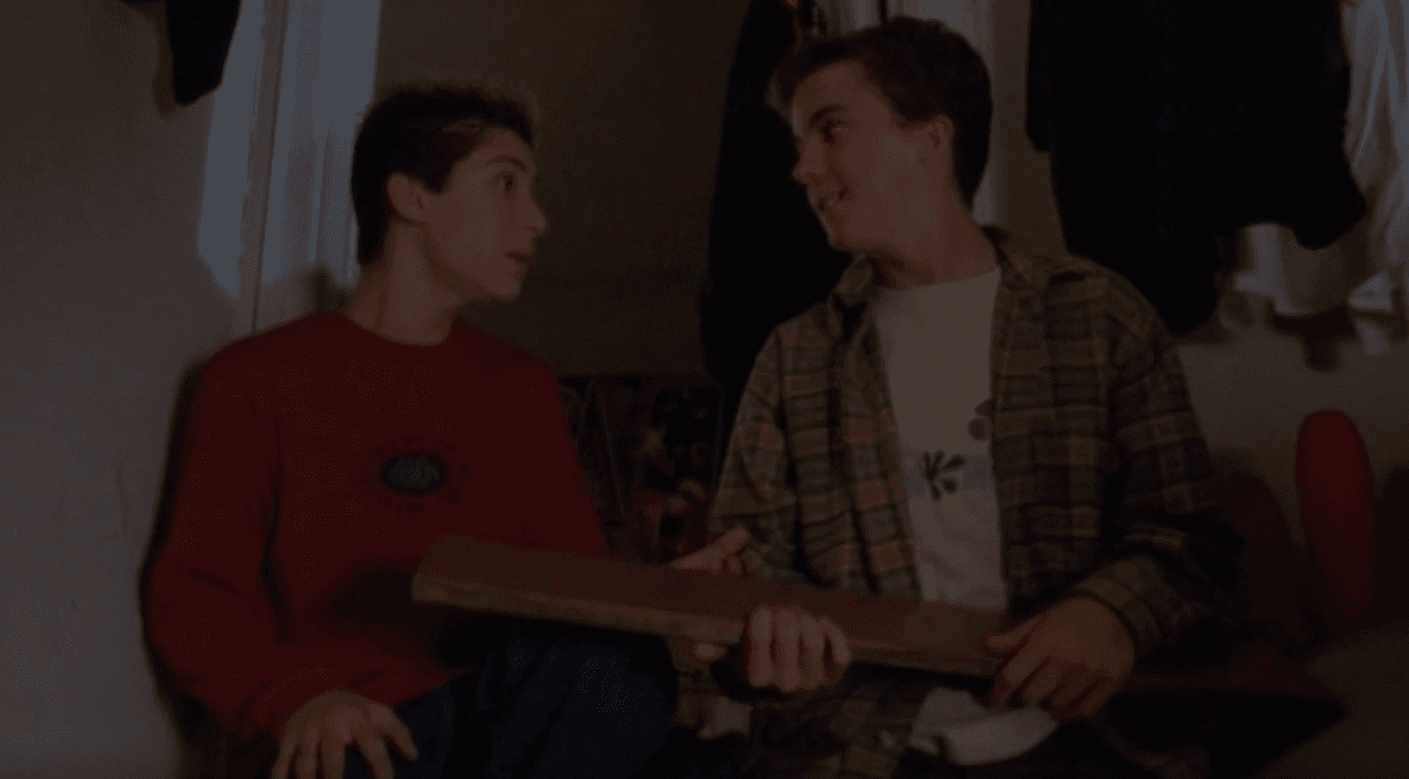 “Mamá ya no tiene poder”, “sí, ahora solo es la vieja loca con la que vivimos” - Malcolm y Reese.