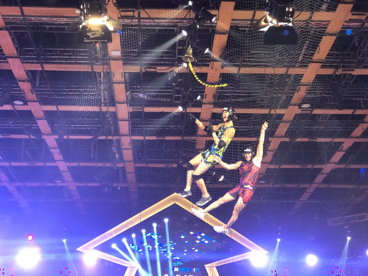 En ‘La red inclinada’ iniciamos con Aurélie y Dariana, donde la mexicana abrió el marcador. Jeff y Nano siguieron, pero el de Cobras tomó mal la ruta y ahora ganó el “Red Lion”. Montu le ganó a Dadvian. Sebastián se llevó a Brandon en el último segundo y le arrebató la victoria. 1110 de Leones vs 850 de Cobras.