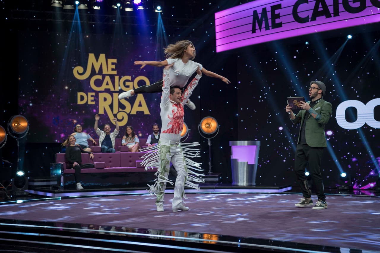 María León enamoró al público con su energía, más cuando la vimos al ritmo de quebradita en Báilamela suavecito