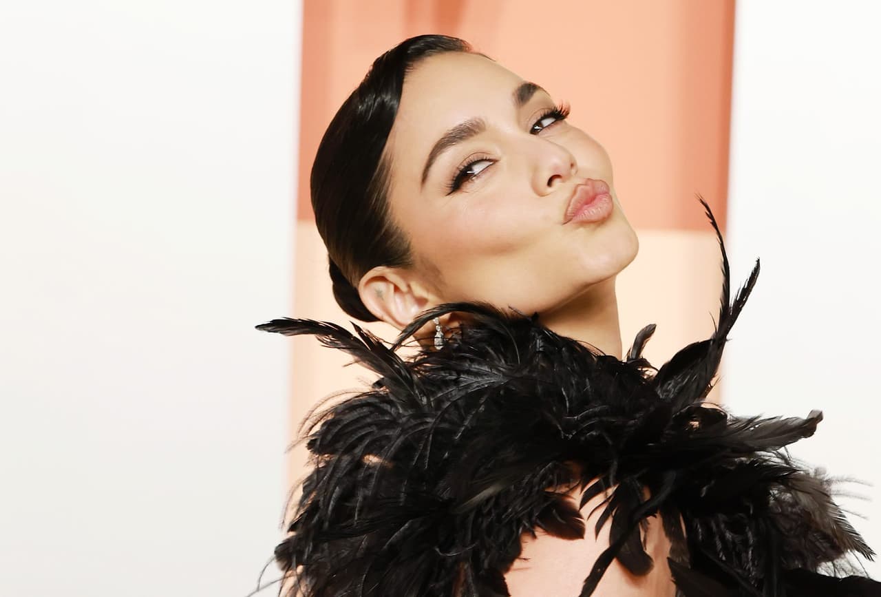 ¡Vanessa Hudgens revela con fotos que está embarazada de nuevo!