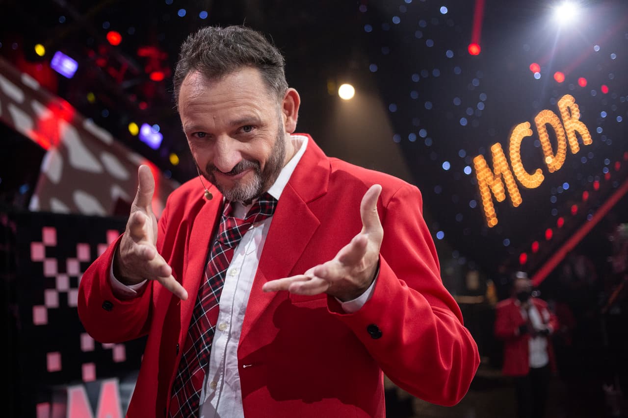 Tras terminar el rodaje de una película en Chile, Ricardo Fastlicht regresó a Me Caigo de Risa, ¿ya lo extrañabas?