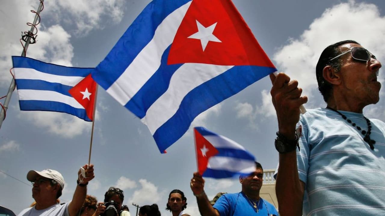 Inmigrantes cubanos con I-220A no podrán pedir ‘parole’ para solicitar residencia