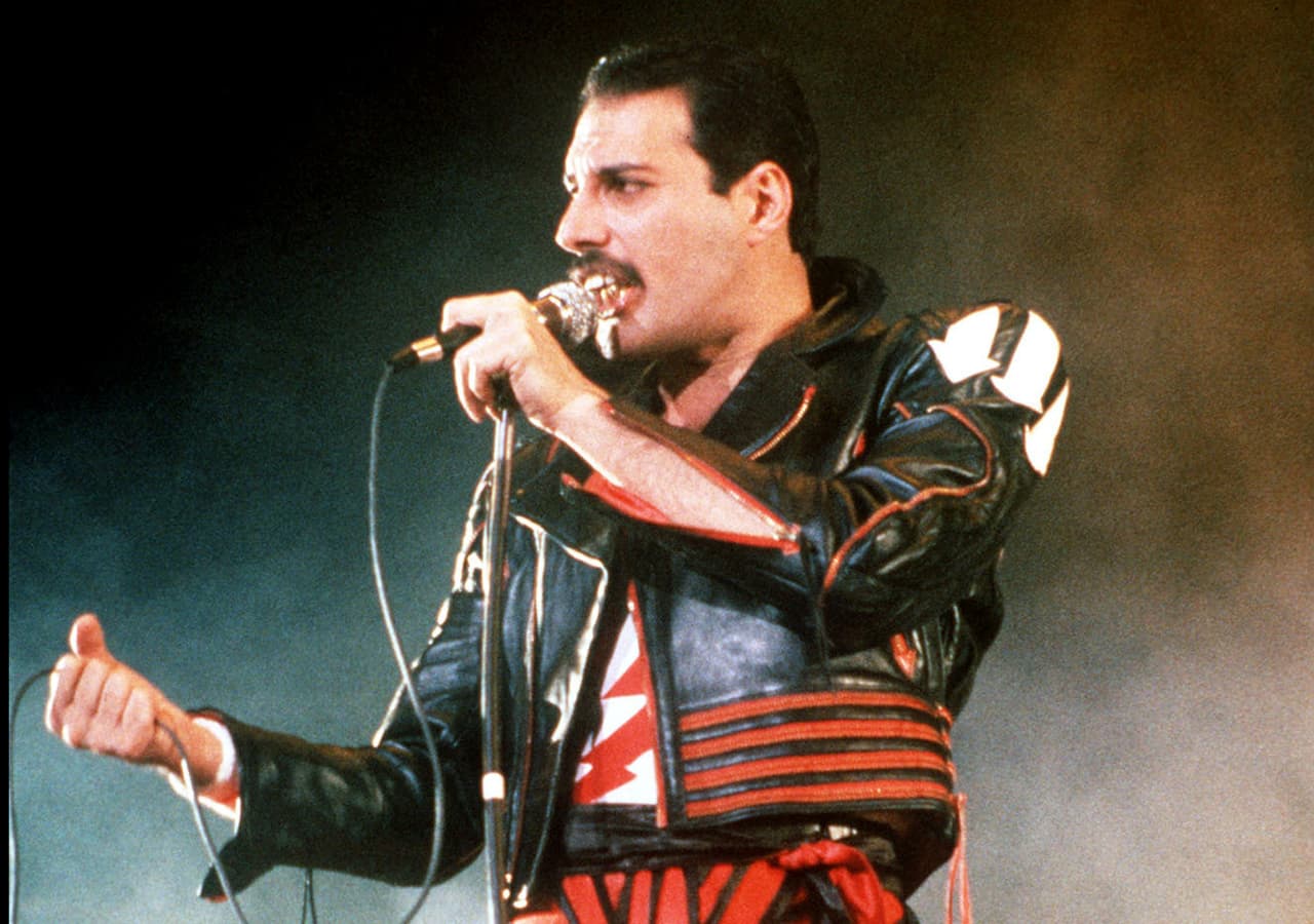 Freddie Mercury durante un concierto de Queen realizado en Sidney, Australia, en 19