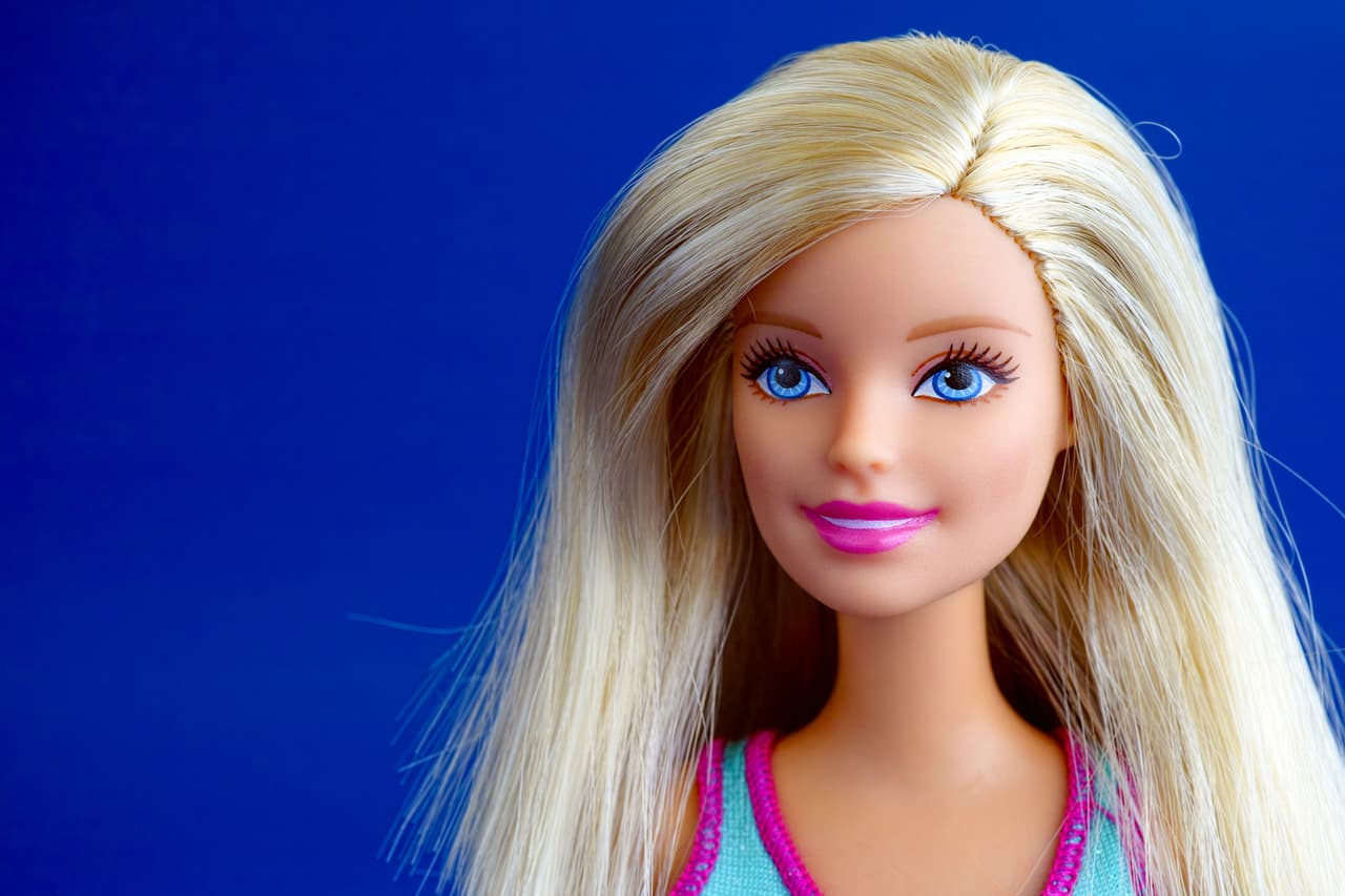 Barbie ya no será rubia y delgada; habrá modelos morena, curvy y discapacitada