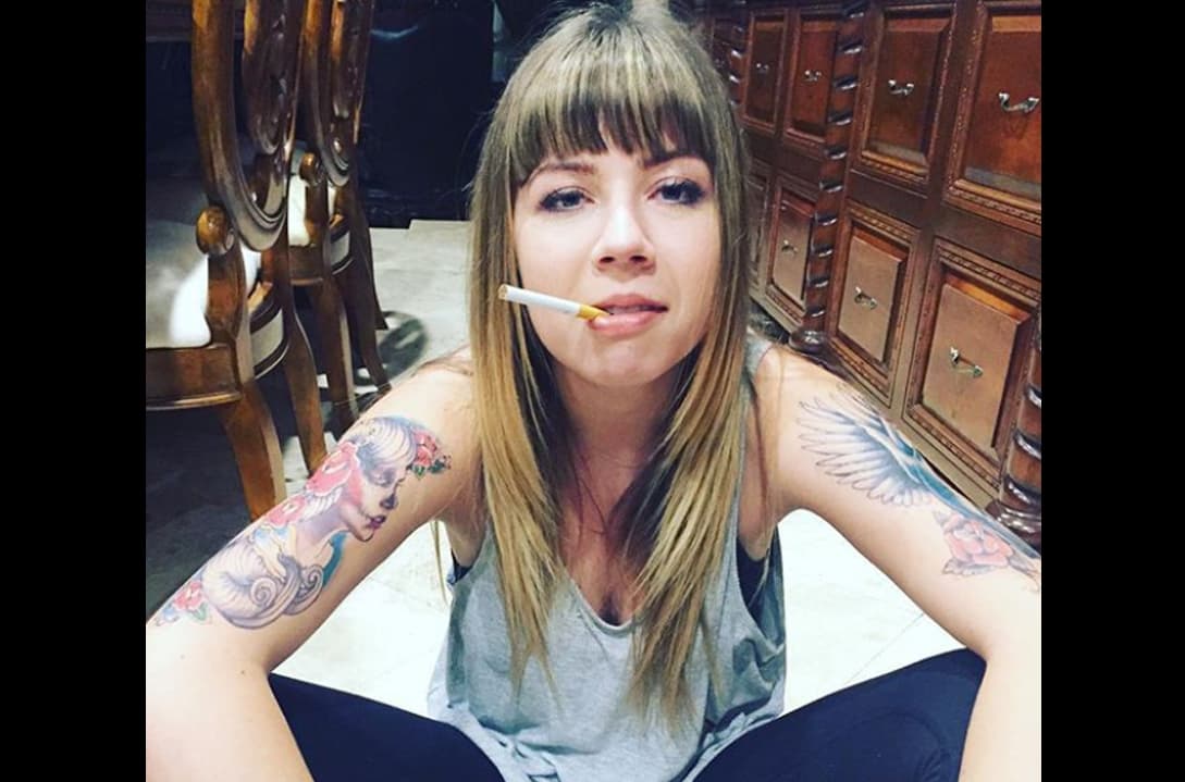 En 2016 apareció en el thriller psicológico 'Pet', en dónde interpretó a Claire.