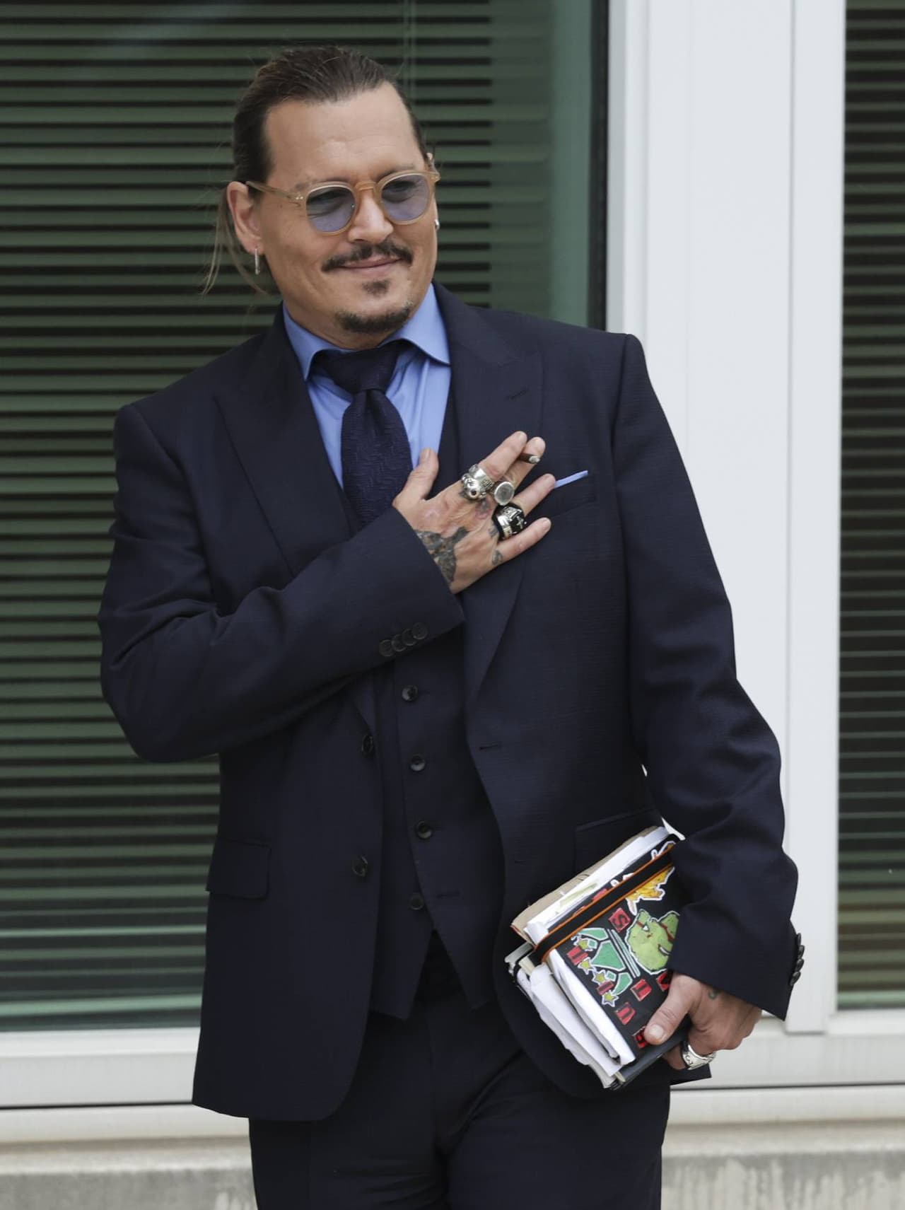 Johnny Depp abre TikTok y agradece a sus fans con emotivo video