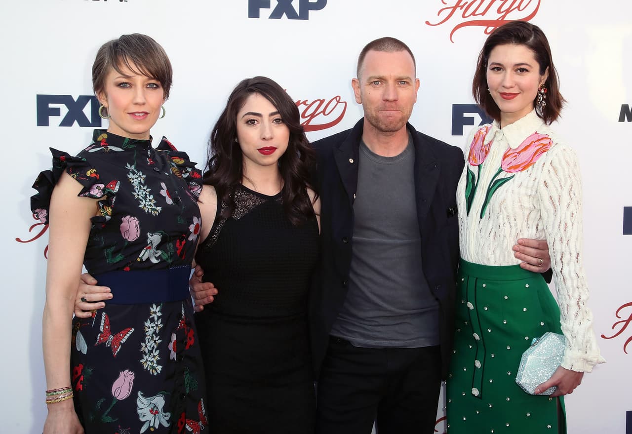 Después de su ruptura, la actriz mantuvo una relación con Ewan McGregor, tras conocerlo cuando trabajaron juntos en la tercera temporada de ‘Fargo’. Aunque varios meses después terminaron, la pareja fue captada de nuevo en marzo de 2020.