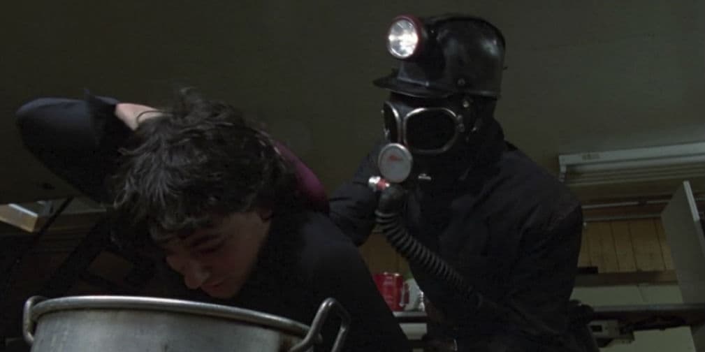 9. My Bloody Valentine: Un asesino usando una máscara de minero aterroriza durante el Día de San Valentín.