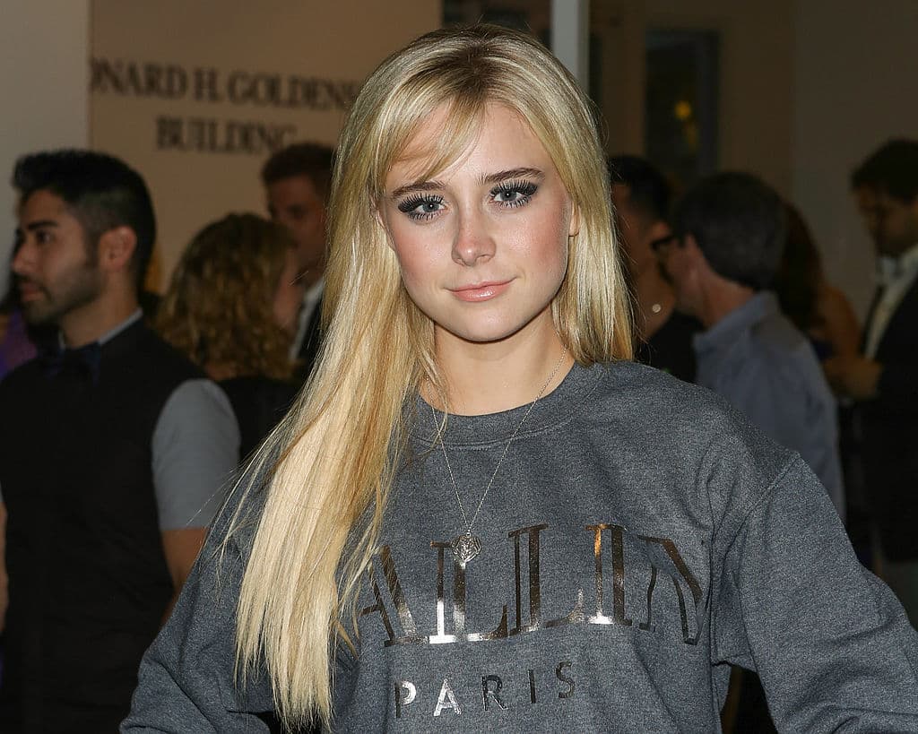 Ese lado rudo se ha reflejado en la pantalla grande, cuando fue elegida para interpretar a Lita Ford en 
<i>The Runaways</i> (2009).
