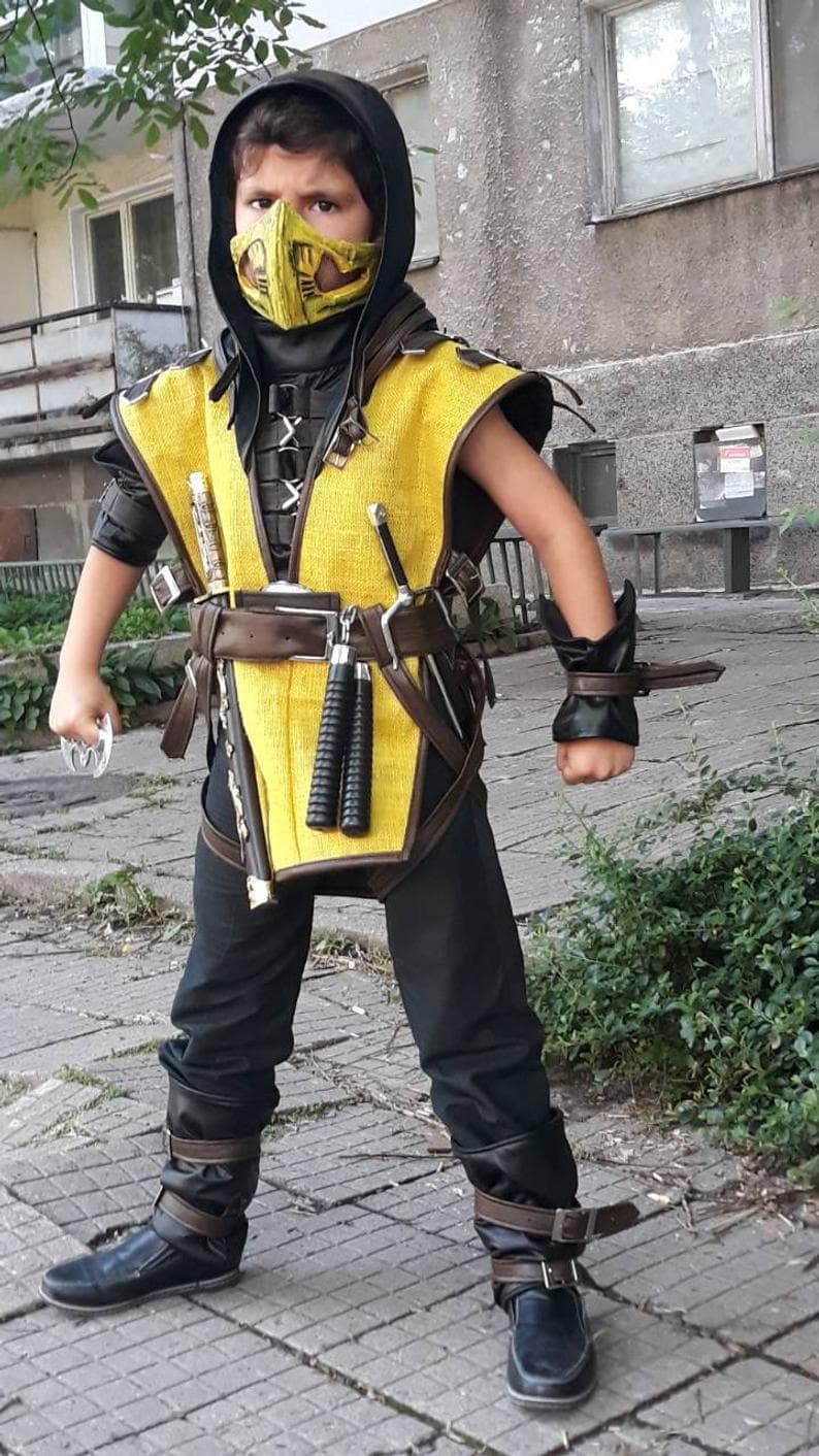 ¿No eres un tanto joven para jugar Mortal Kombat?