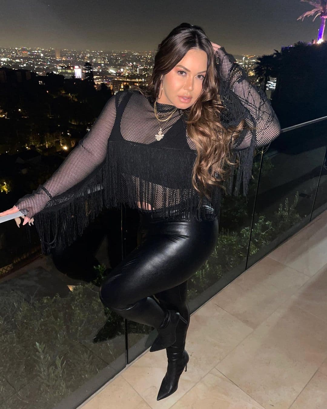 Chiquis Rivera es criticada por polémico baile en look de playa