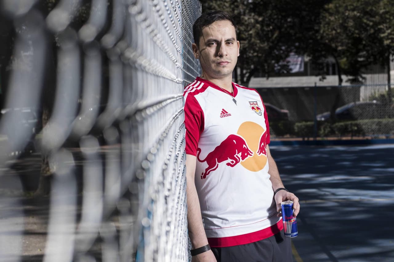 Rodrigo "UL1BARRI" Ulibarri, jugador profesional de FIFA, fue el primer Atleta RedBull en Latinoamérica, ha puesto el nombre de México en alto a través de su carrera competitiva.