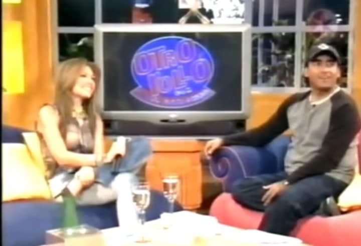 Thalía también estuvo sentada en el mismo lugar.