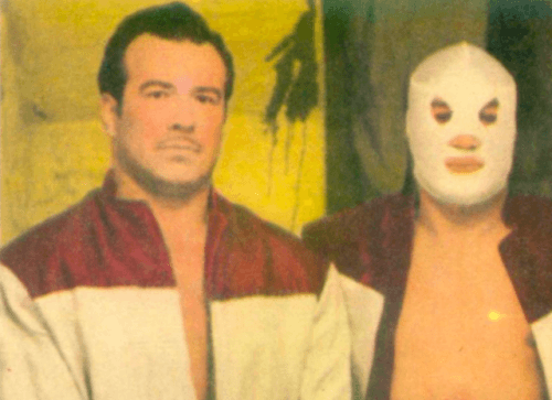 De hecho era más cercano con el mexicoamericano Gory Guerrero. Él le enseñó al Santo la legendaria llave De a Caballo.