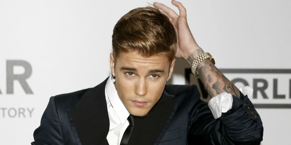 12. Justin Bieber: Videos del cantante acompañado de prostitutas brasileñas surgieron en 2013.