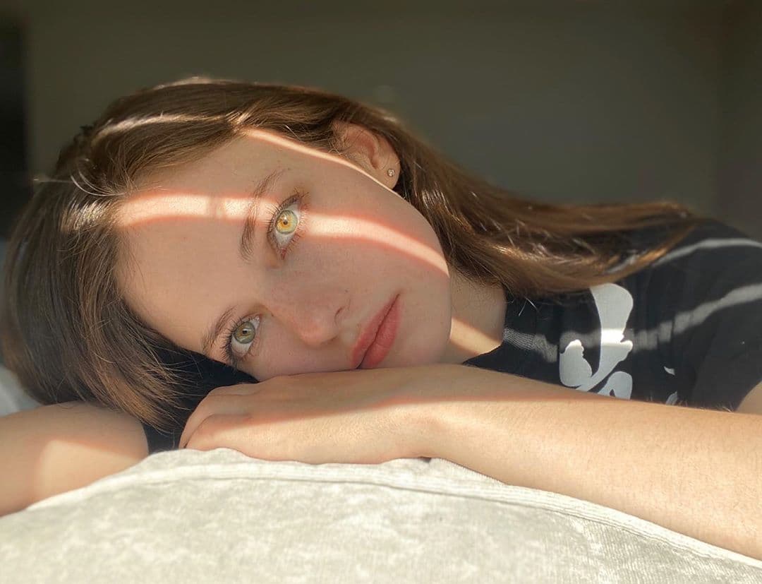 Mackenzie cumplirá 20 años el próximo 10 de noviembre, y como cualquier joven de su edad maneja sus redes sociales, en Instagram tiene 1.4 millones de seguidores.