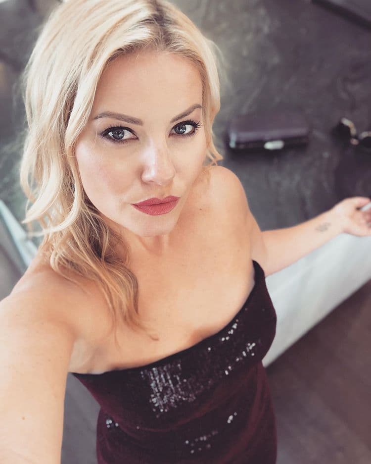 En cuanto a las redes sociales, Elisha tiene más de 503 mil seguidores en Instagram, donde mostró en marzo pasado que cambió su look, además de algunos acontecimientos de su vida personal.