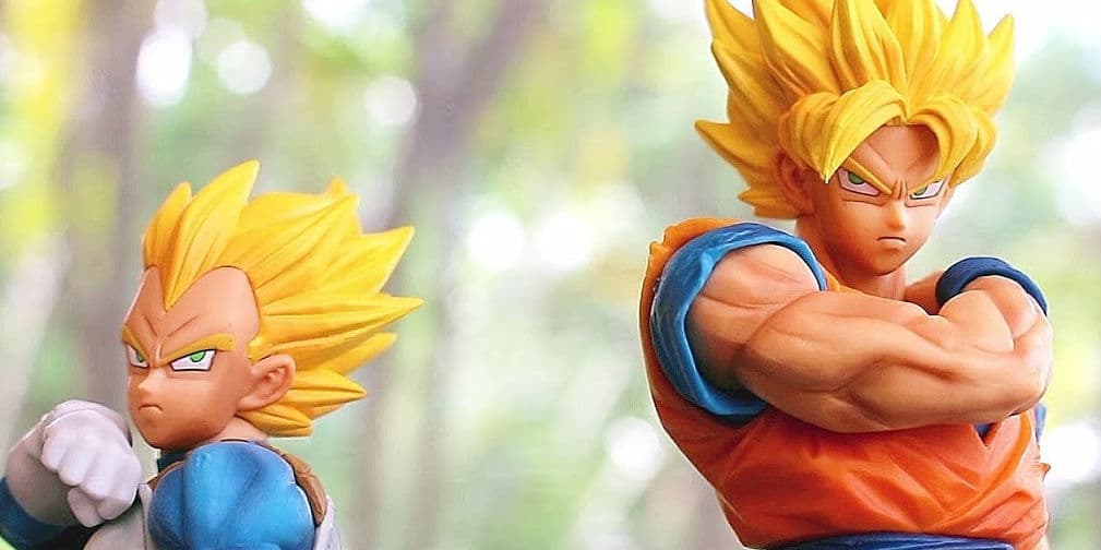 Gokú y Vegeta combaten... como muñequitos