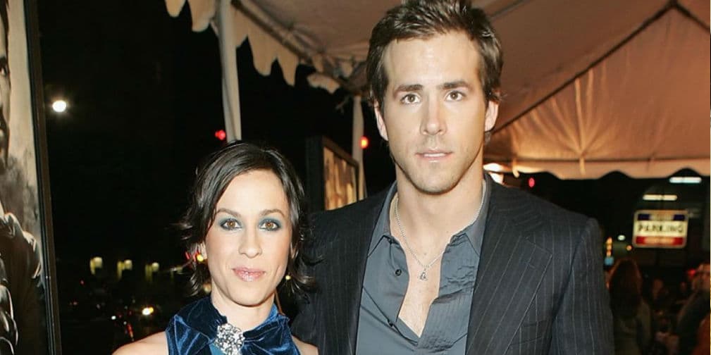 14. Ryan Reynolds y Alanis Morissette: Antes de casarse con Scarlett Johansson, ya había estado comprometido con la cantante.