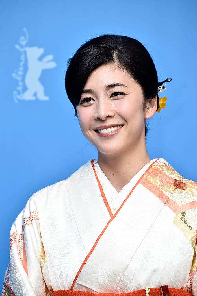 <b>Takeuchi Yuko</b>, actriz que salió en las películas japonesas de 'El Aro', fue encontrada sin vida en su casa de Tokio el 26 de septiembre de 2020 y recién se confirmó su causa de muerte: suicidio.