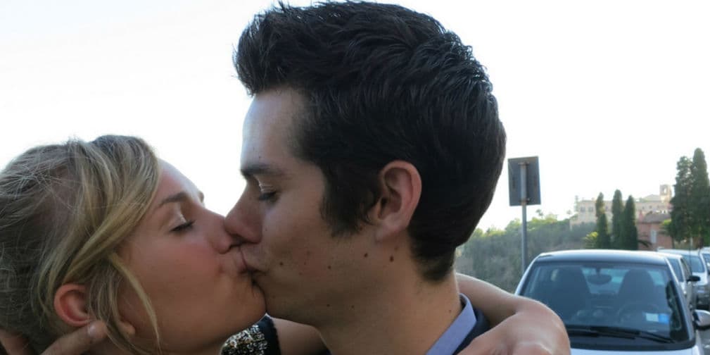 No podía faltar el clásico beso con el atardecer de fondo, ¡nos morimos de la envidia!